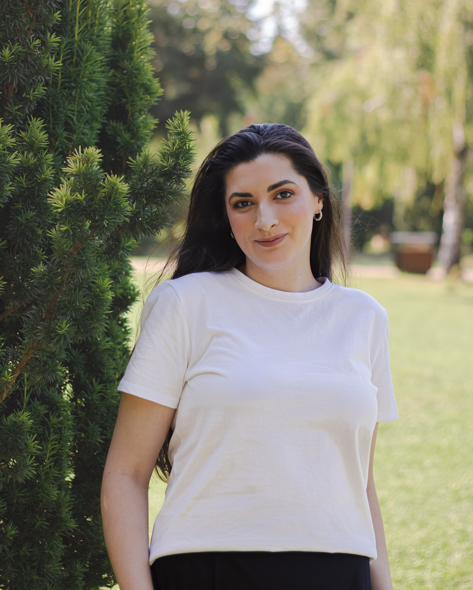 Carmen-Andreea Băjănaru zâmbind într-un portret profesional